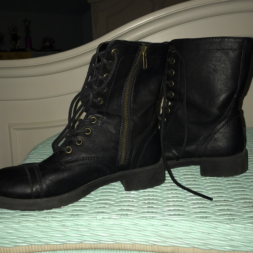 Women’s size 6.5 combat boots
